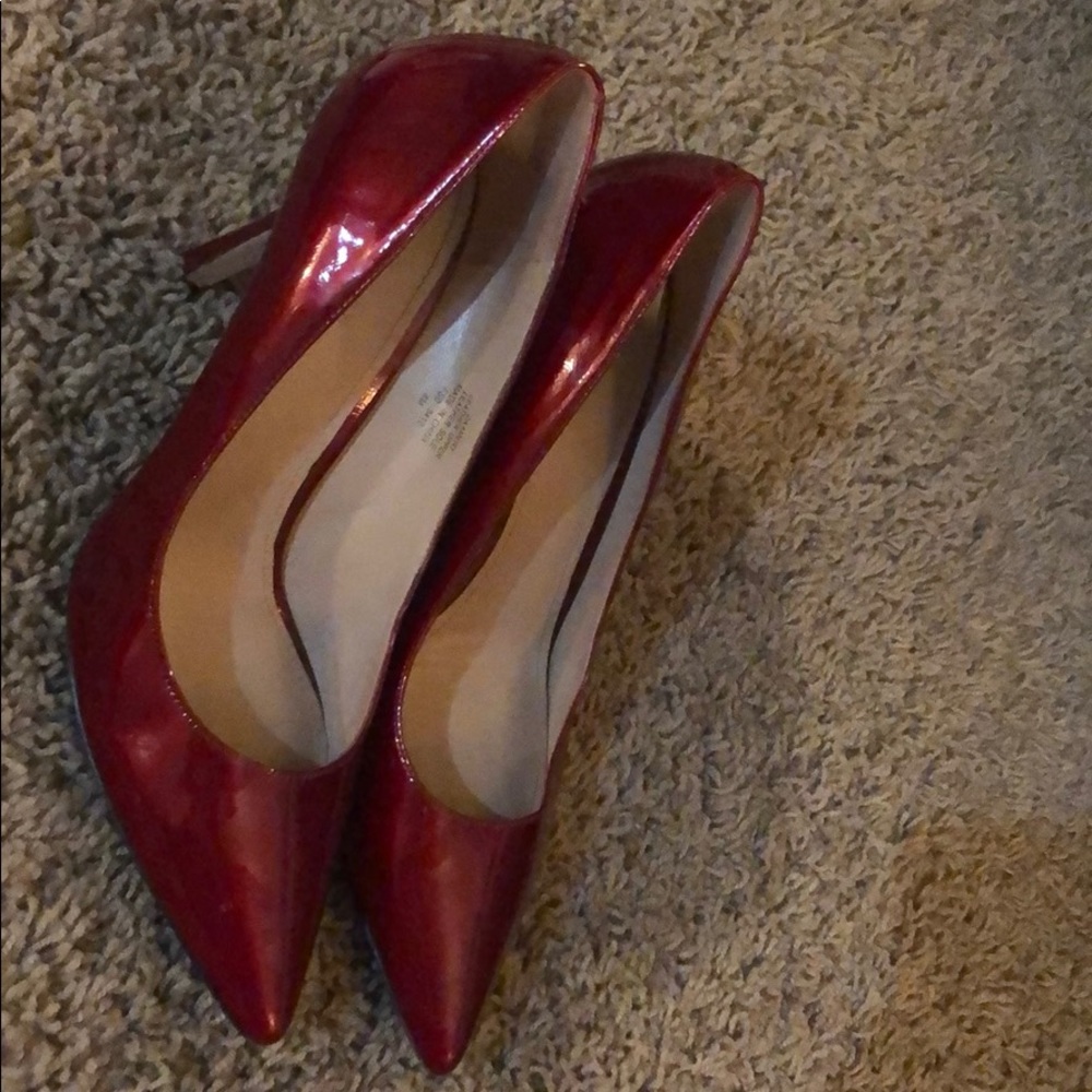 Red pumps - Picture 2 of 2